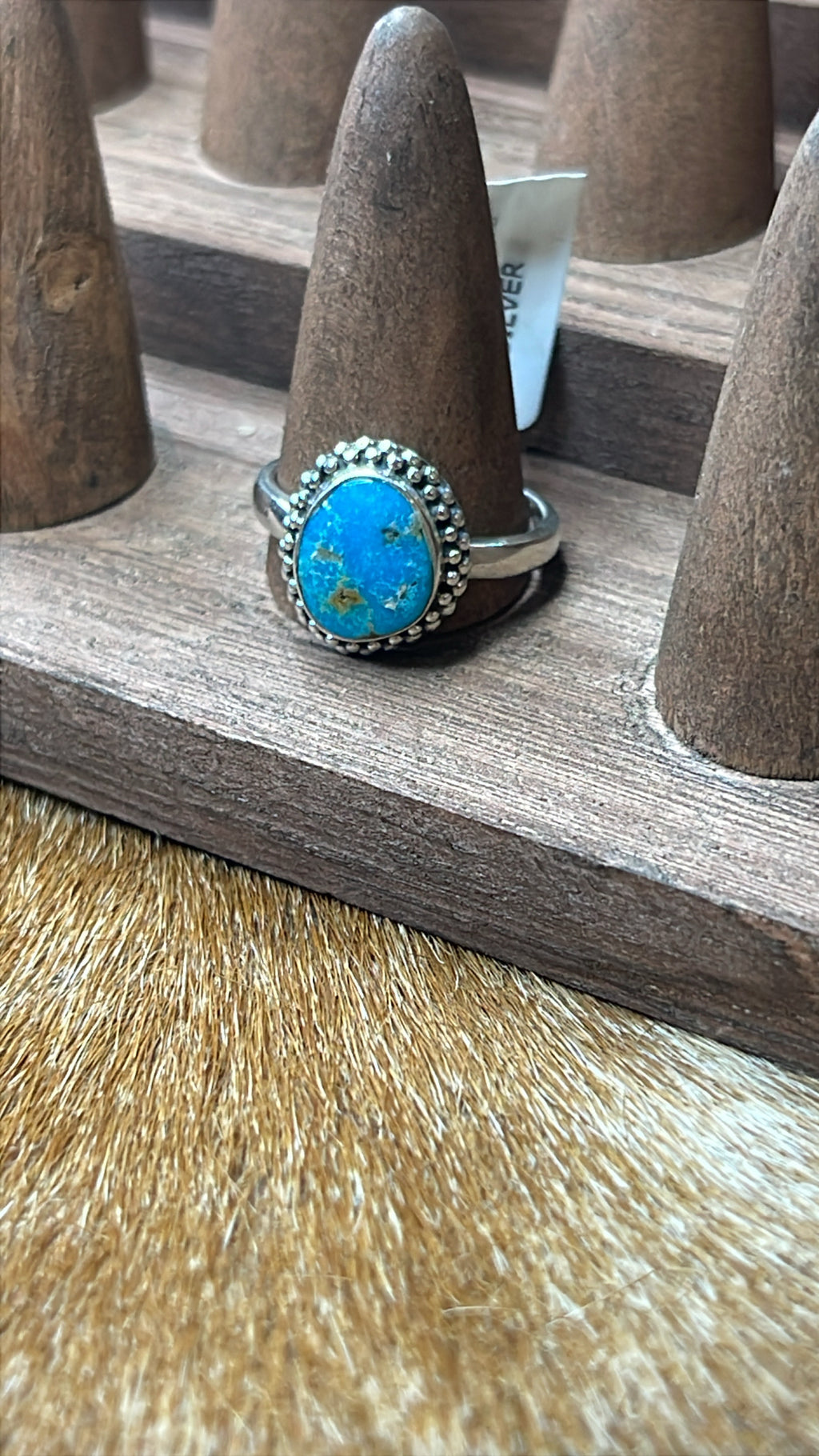 Dainty White Water Turquoise, Size