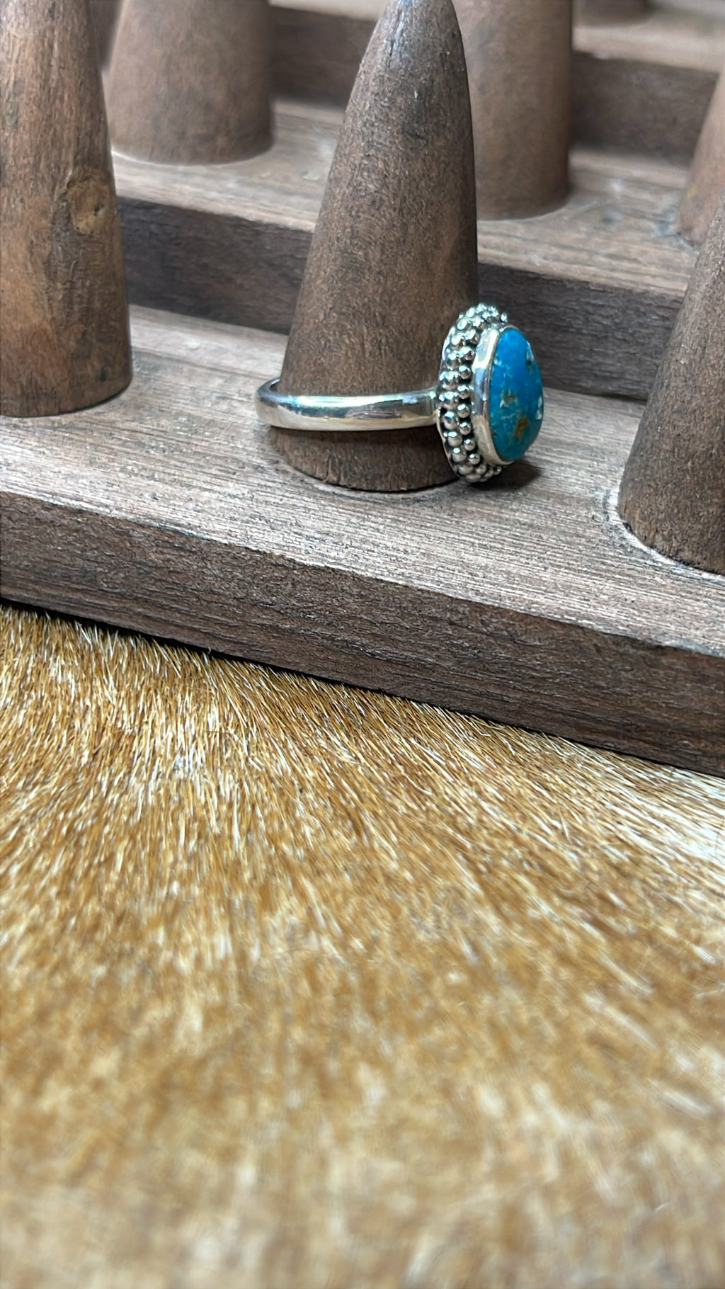 Dainty White Water Turquoise, Size