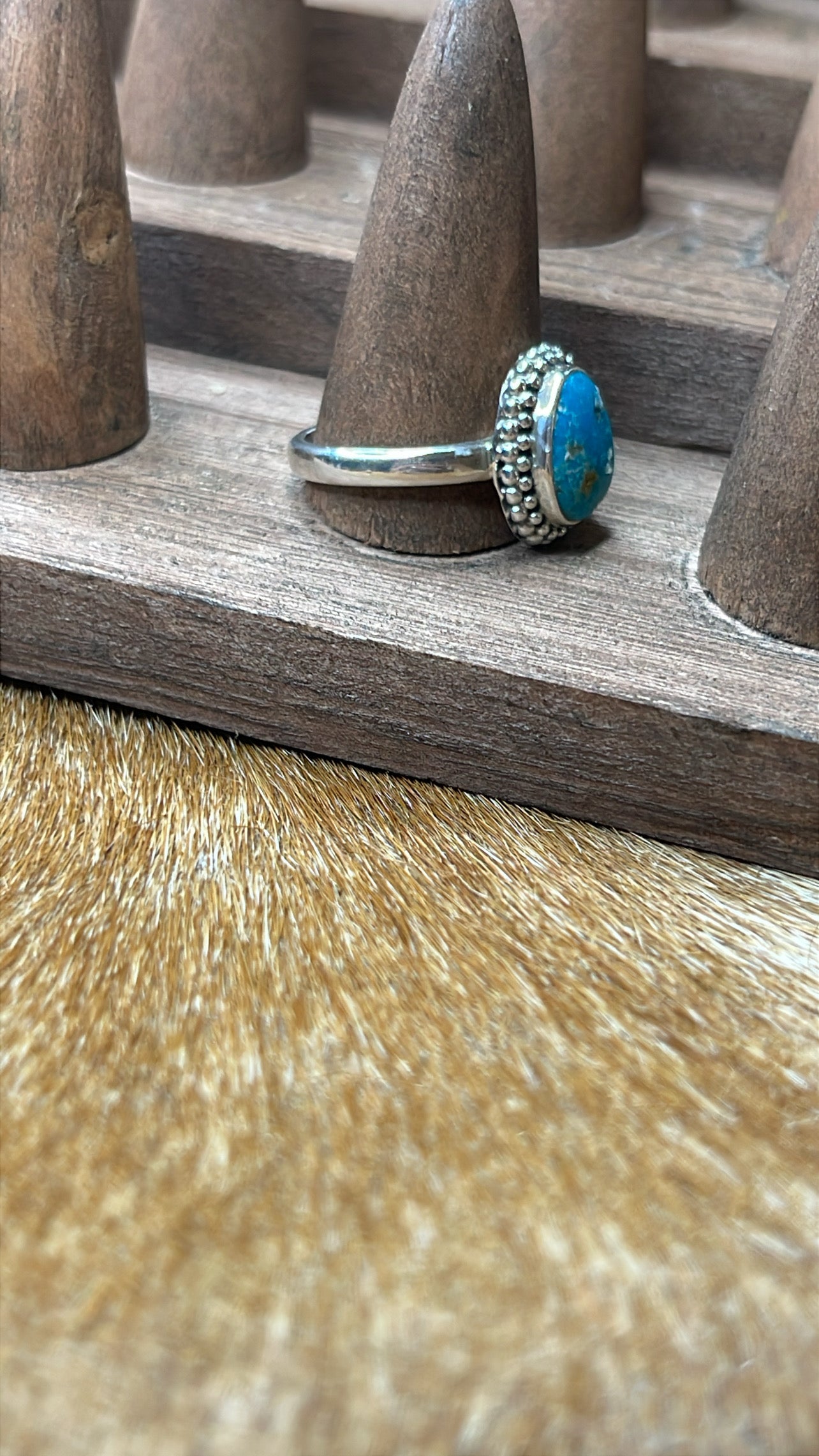 Dainty White Water Turquoise, Size