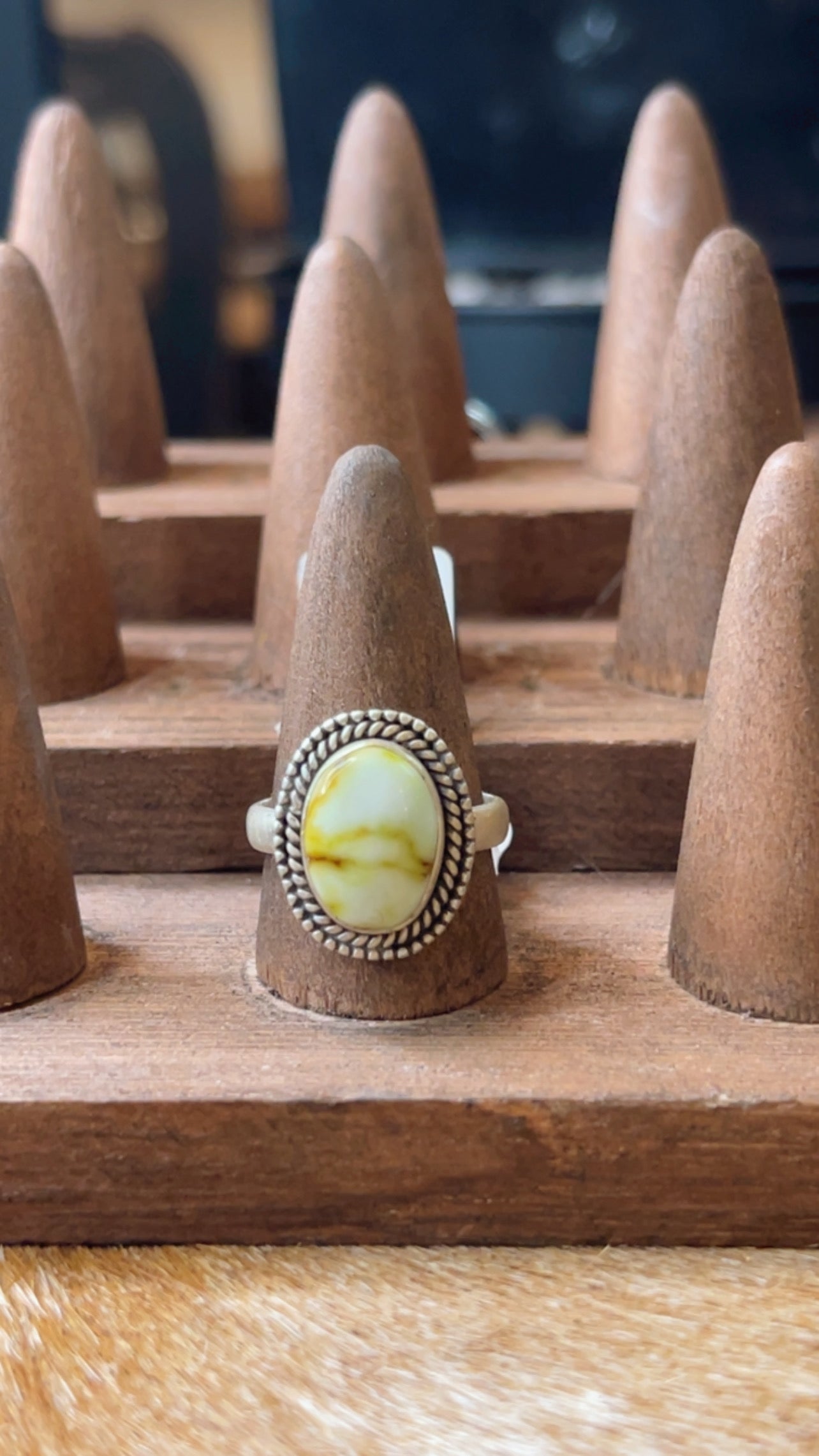 Palomino Size 6 Ring